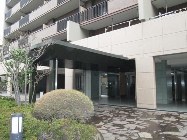 Entrance. Common areas