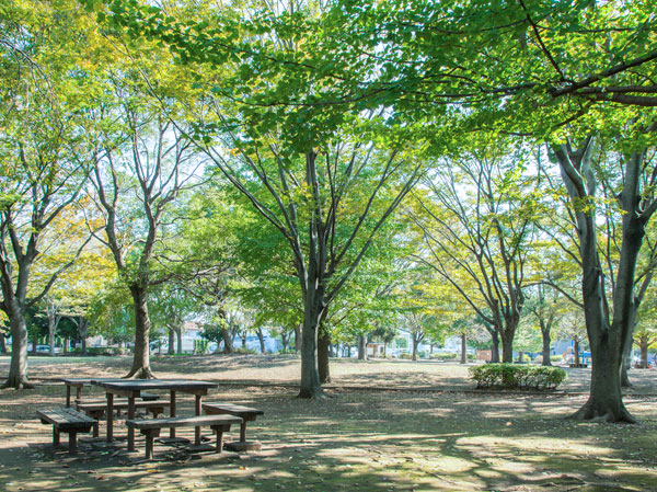 Surrounding environment. Makuhari stand park (about 360m, A 5-minute walk)