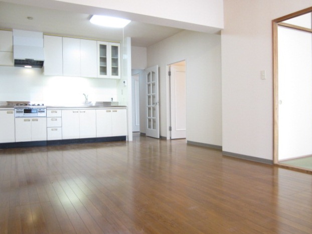 Living and room. 15.4 tatami LDK