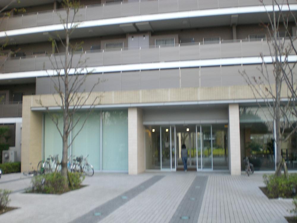 Entrance. Local (10 May 2013) Shooting Entrance appearance