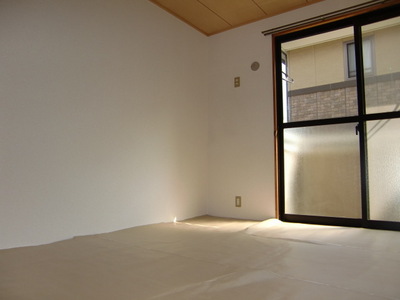 Living and room. It is the south side Japanese-style room