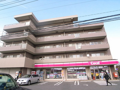 Convenience store. COCO up (convenience store) 453m