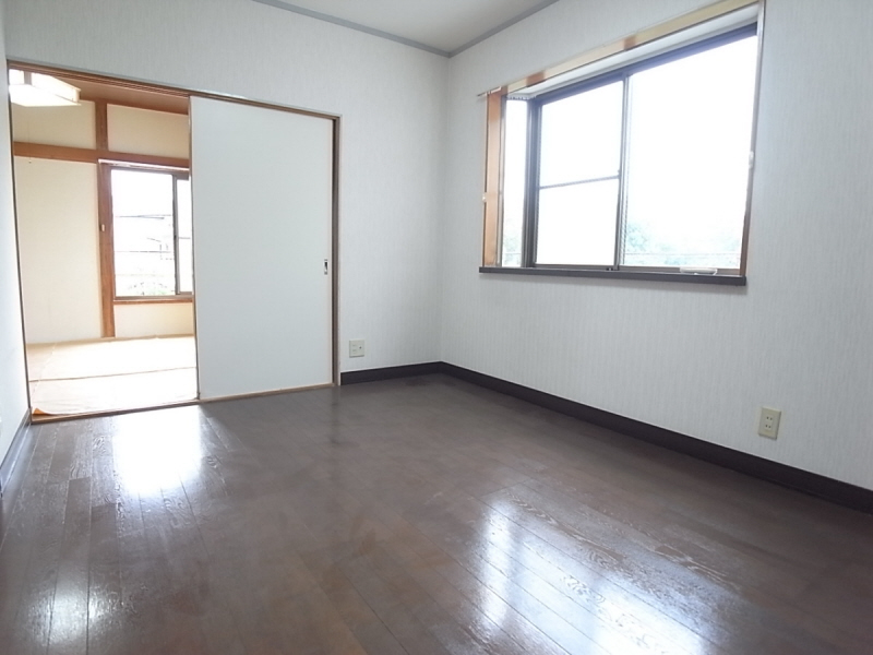 Living and room. It is very pleasant environment in a quiet residential area ☆