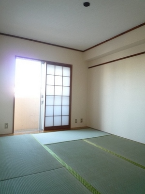 Living and room. 6 Pledge of Japanese-style room is I will also be the playground of the small children.