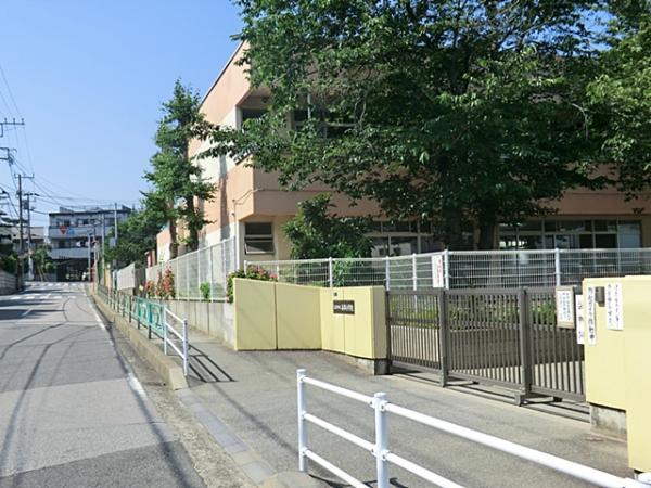 Primary school. Yatsu 11-minute walk from the 850m elementary school to elementary school.