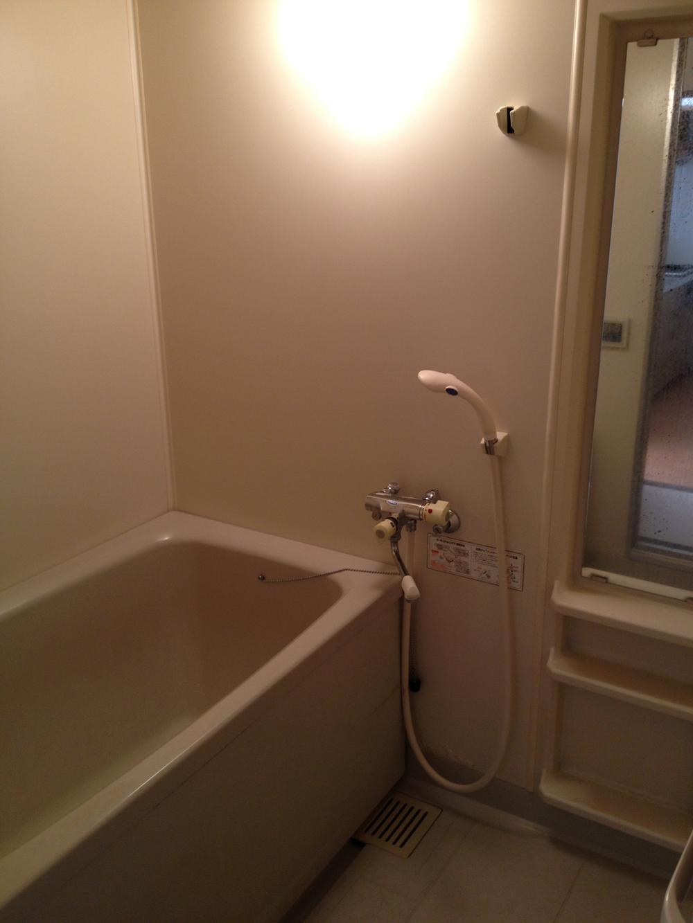 Bathroom. Indoor (12 May 2013) Shooting