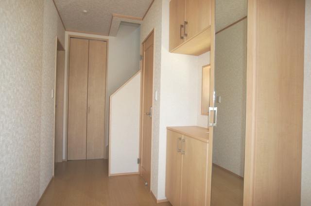 Entrance. Entrance same specifications