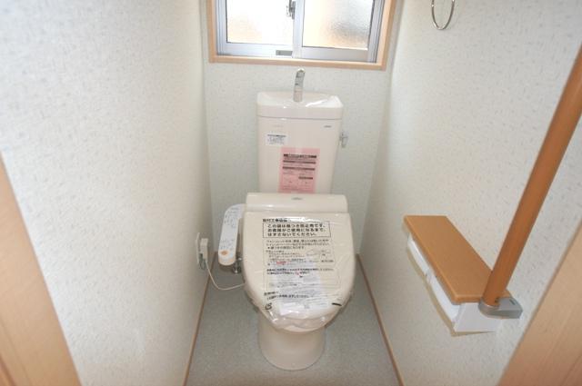 Toilet. Indoor (September 2013) Shooting