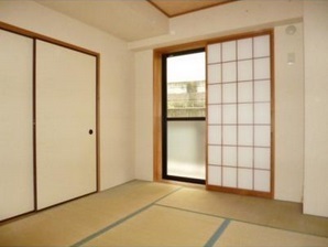 Living and room. Bright Japanese-style room 6 quires