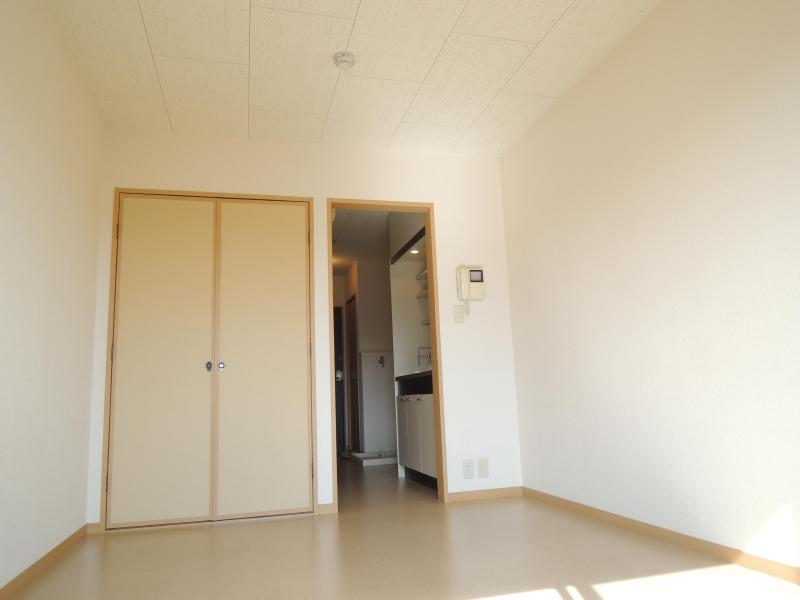 Living and room. Also Mimomi Station right there, A 4-minute walk, Western-style 6 Pledge