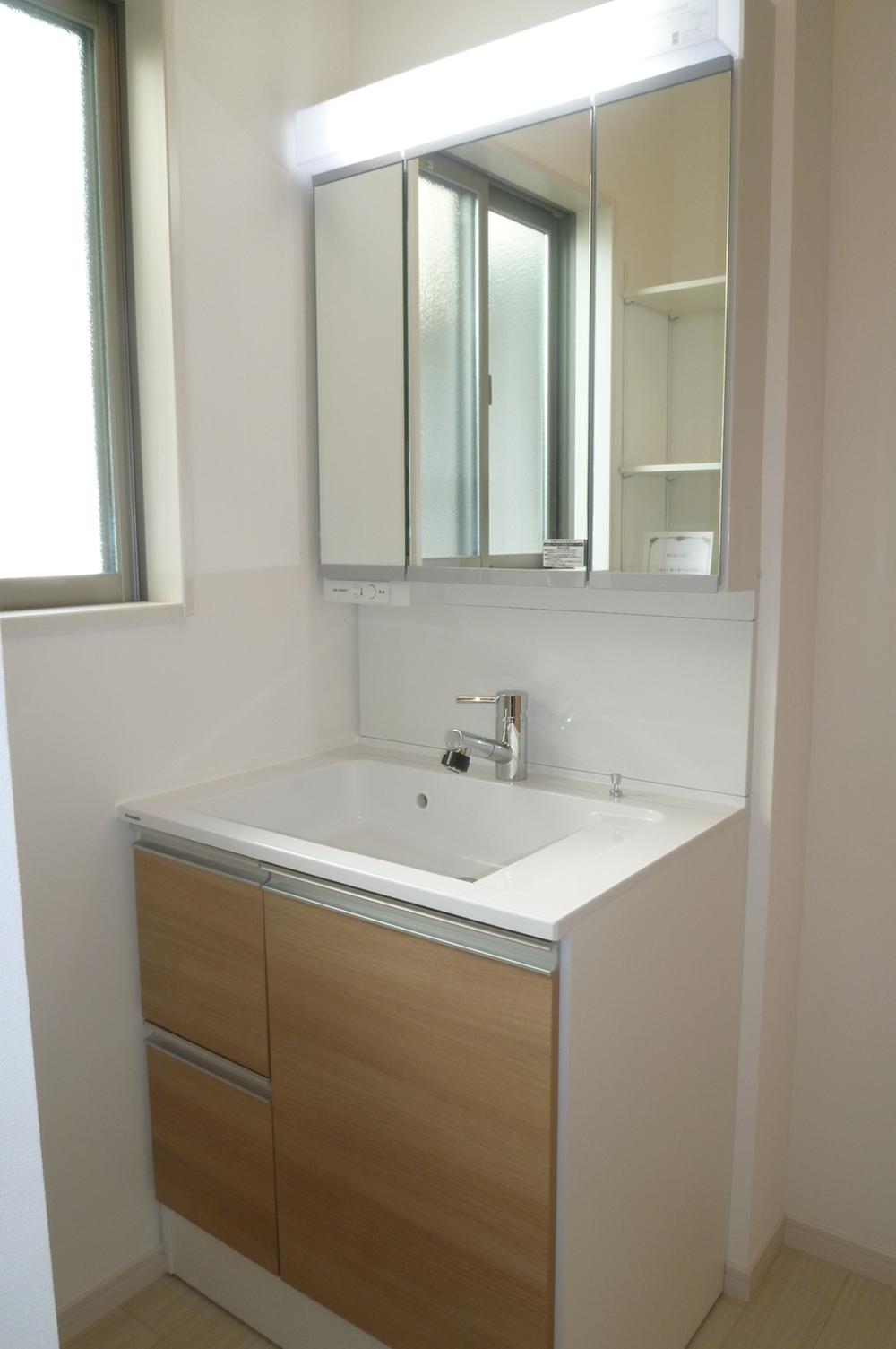 Wash basin, toilet. Indoor (10 May 2013) Shooting