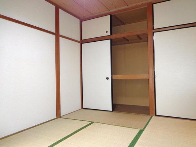 Living and room. It settles down Japanese-style room. 