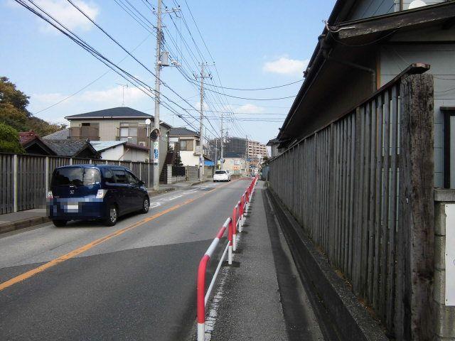 Local photos, including front road. It is a front road