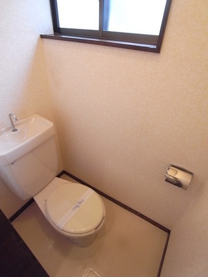 Toilet. It is good to be ventilated so that with a window.
