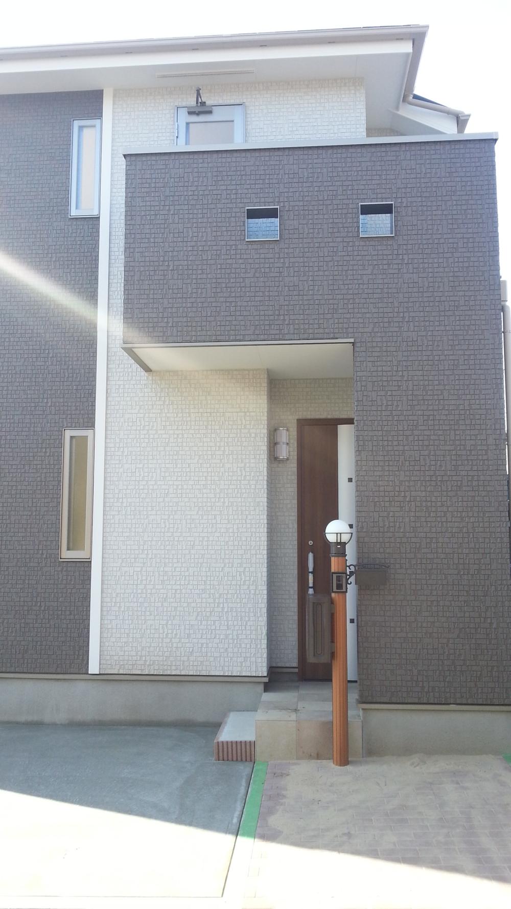 Local appearance photo. Service balcony over the front door !!