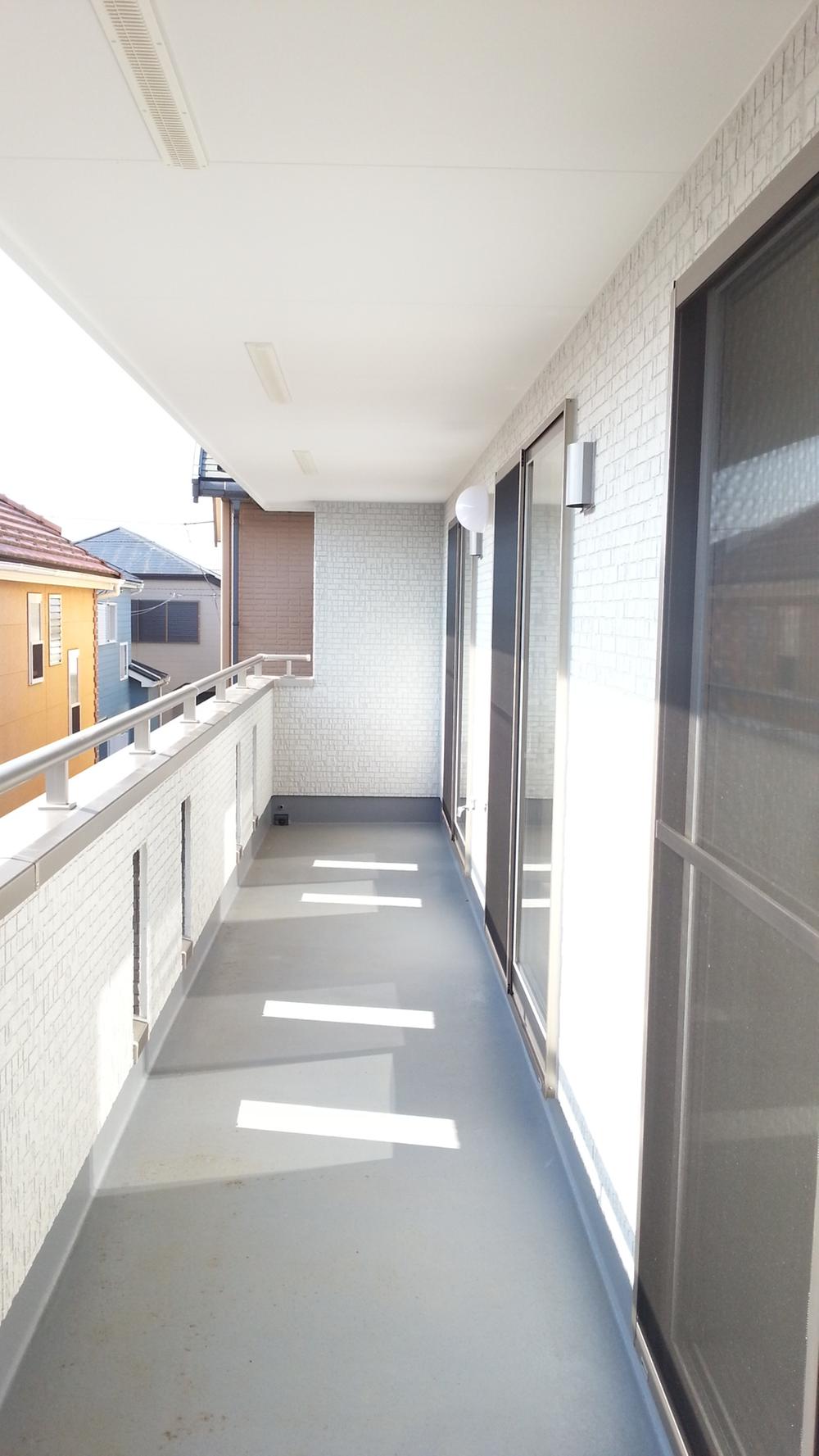 Local appearance photo. Large roof balcony