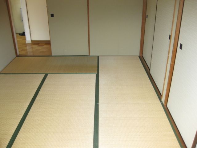 Other room space. Is a Japanese-style room of calm atmosphere.
