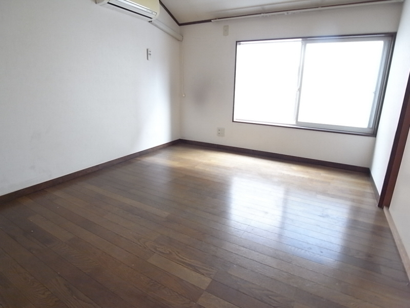 Living and room. It is very pleasant environment in a quiet residential area ☆