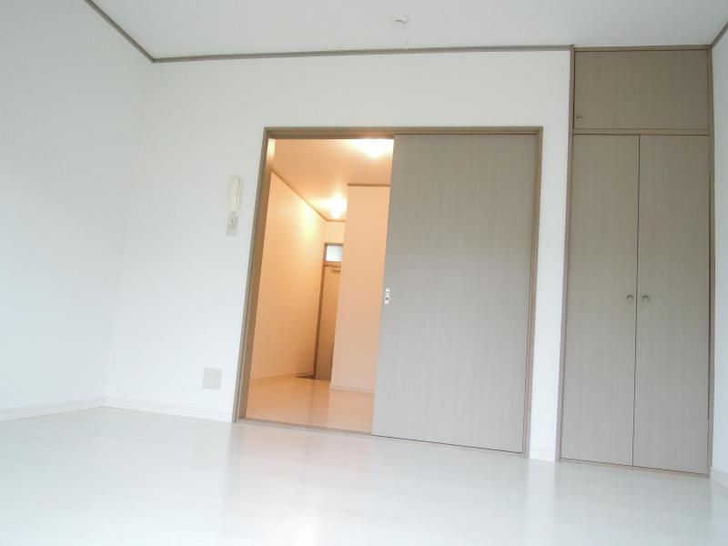 Living and room. Western-style 6 Pledge ・ Wide in the white space ・ Get a brightness