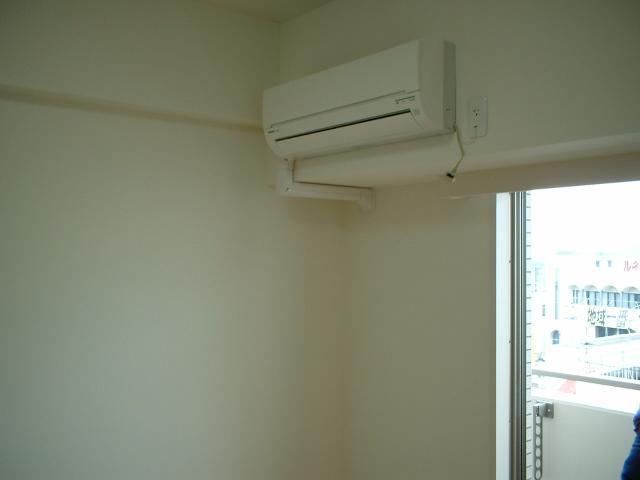 Other. Air-conditioned single. It is one of the most popular facilities. 