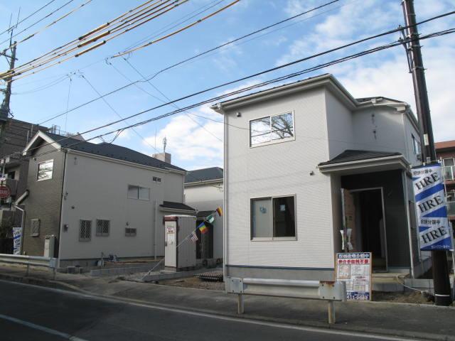 Local appearance photo. 1 Building will now enter the outer structure. We will soon complete.