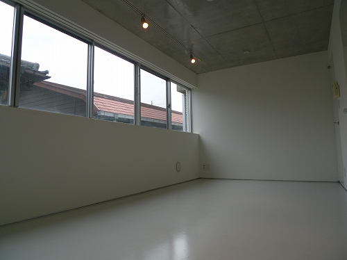 Living and room. Broad Western-style is, It is a two-sided lighting