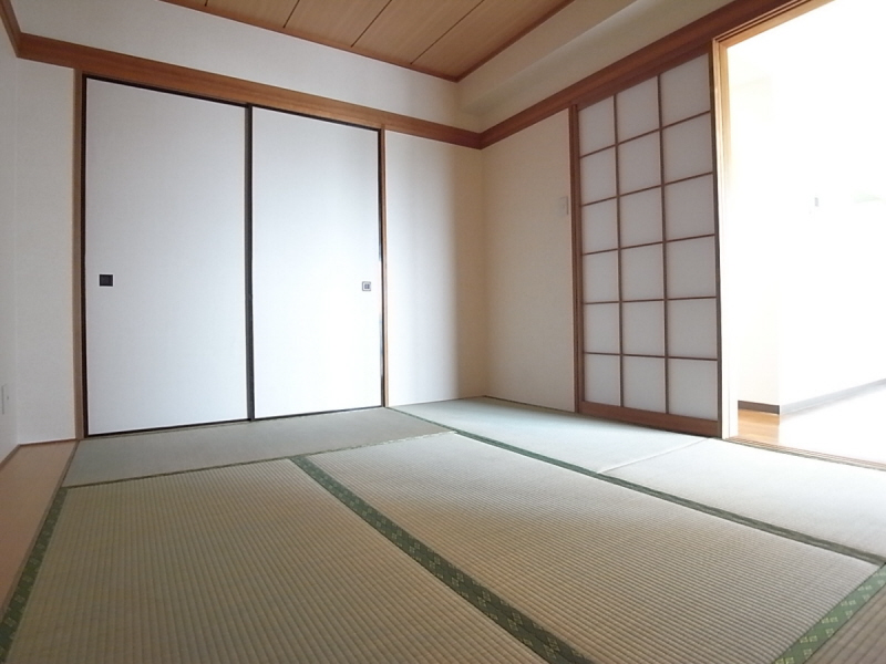 Living and room. Rush scent of you calm! It is very calm space.