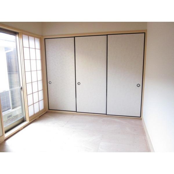 Non-living room.  [Japanese-style room] Turn on the tatami to your tenants just before