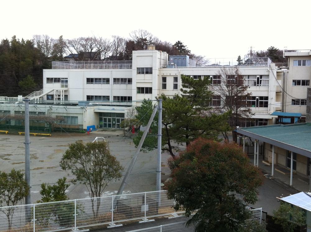Primary school. Fujisaki until elementary school 7-minute walk