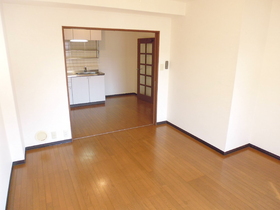 Living and room. ☆ It is a bright room ☆