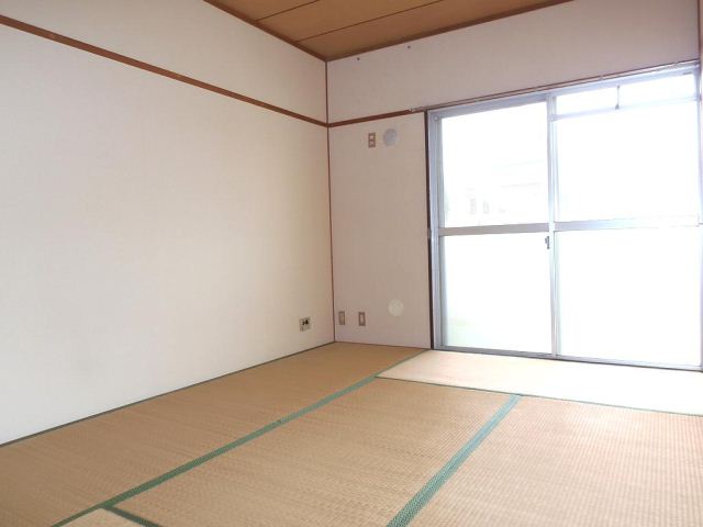 Living and room. It is about 6 Pledge of Japanese-style southwestward.