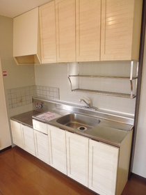 Kitchen.  ☆ Two-neck is the stove can be installed ☆