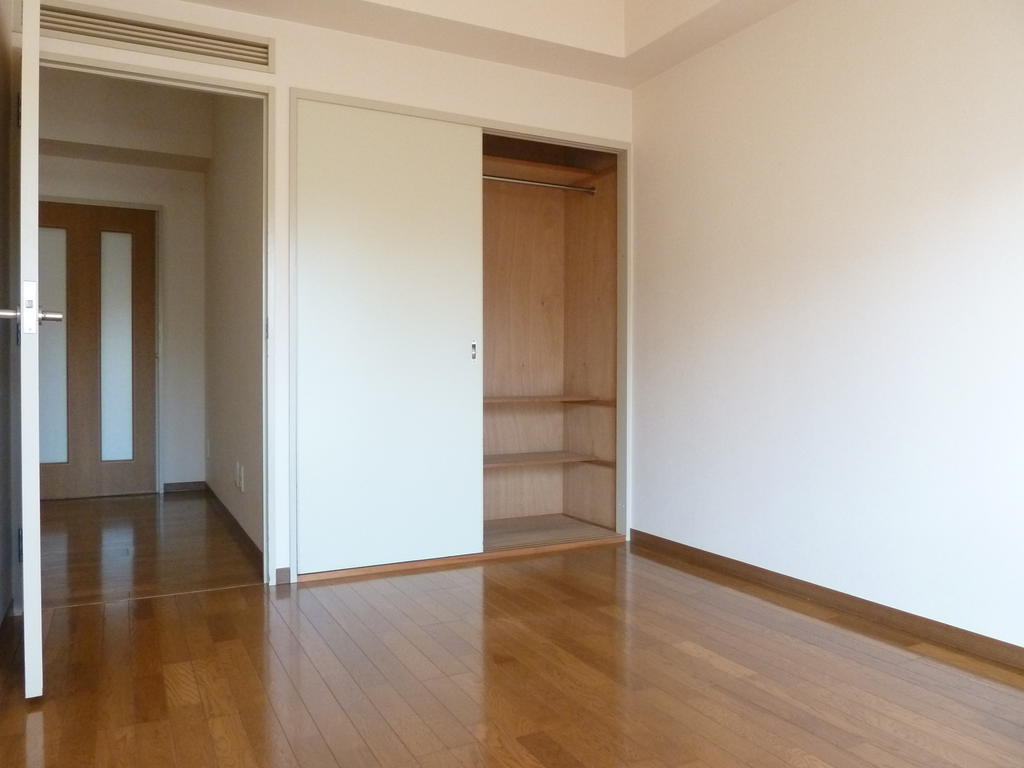 Other room space. Interior also shine spacious room