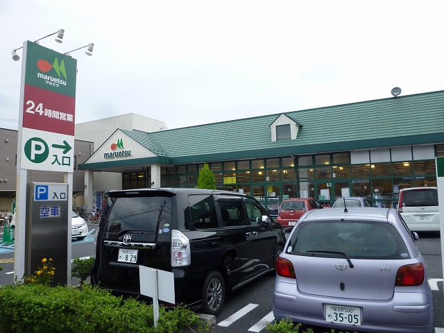 Supermarket. Maruetsu to (super) 522m
