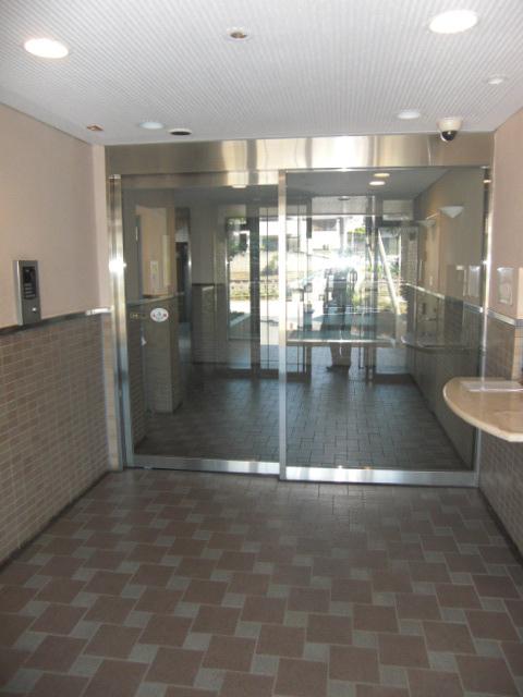 Entrance. Common areas