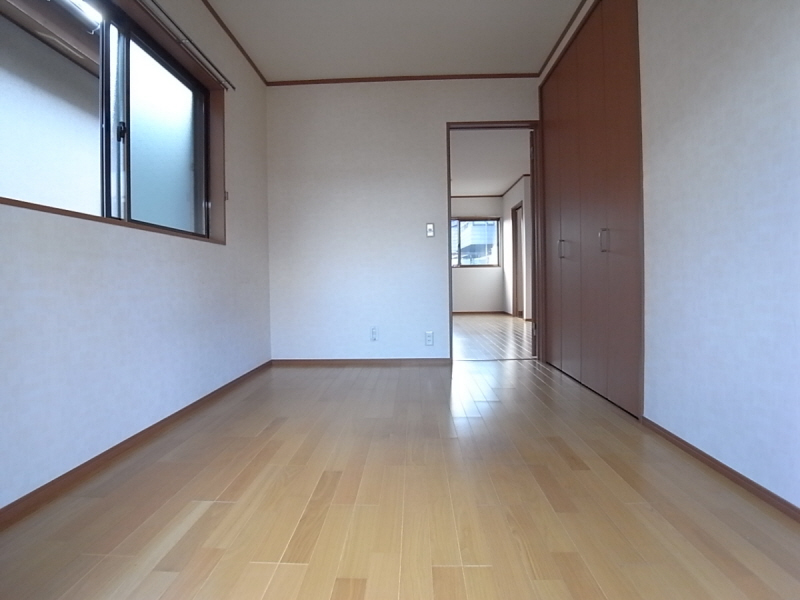 Other room space. Western-style flooring