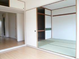 Living and room.  ※ It is a photograph of the 105 in Room