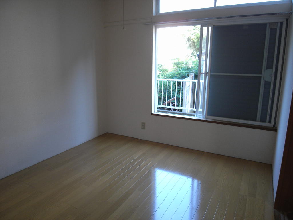 Living and room. Are brothers tenants recommended