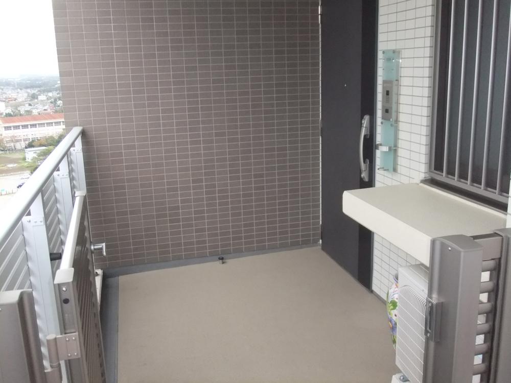 Entrance. Local (11 May 2013) Shooting