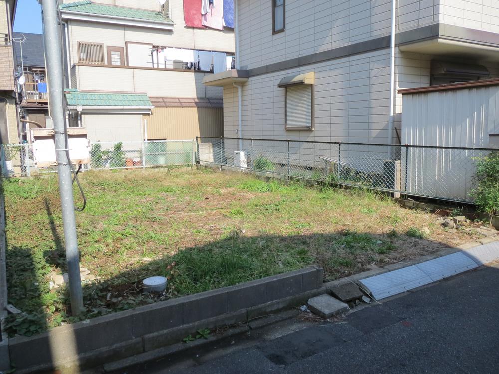 Local photos, including front road. Local (10 May 2013) Shooting