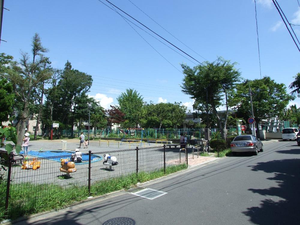park. Fujisaki 570m to children amusement