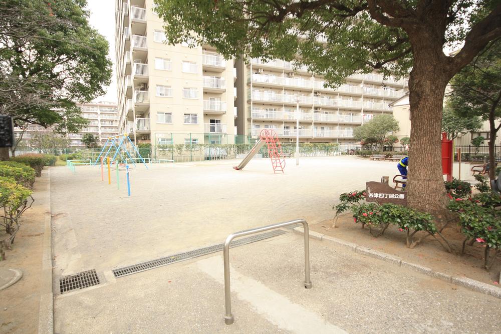 park. Yatsu 10m up to 4-chome park