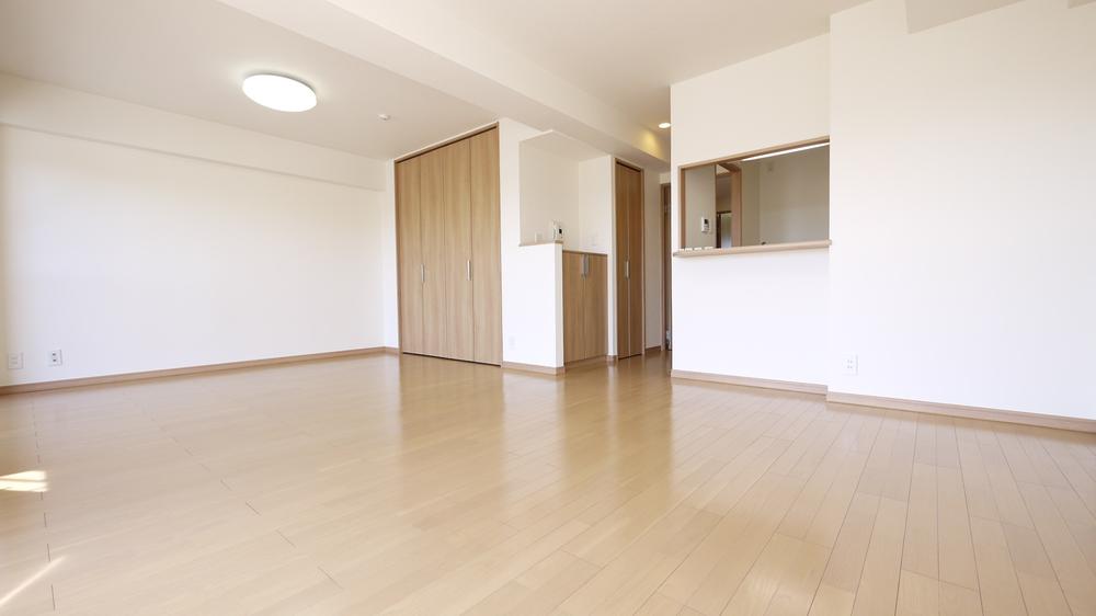 Living. Spacious living room, Clean all flooring no steps ※ Indoor (September 2013) Shooting