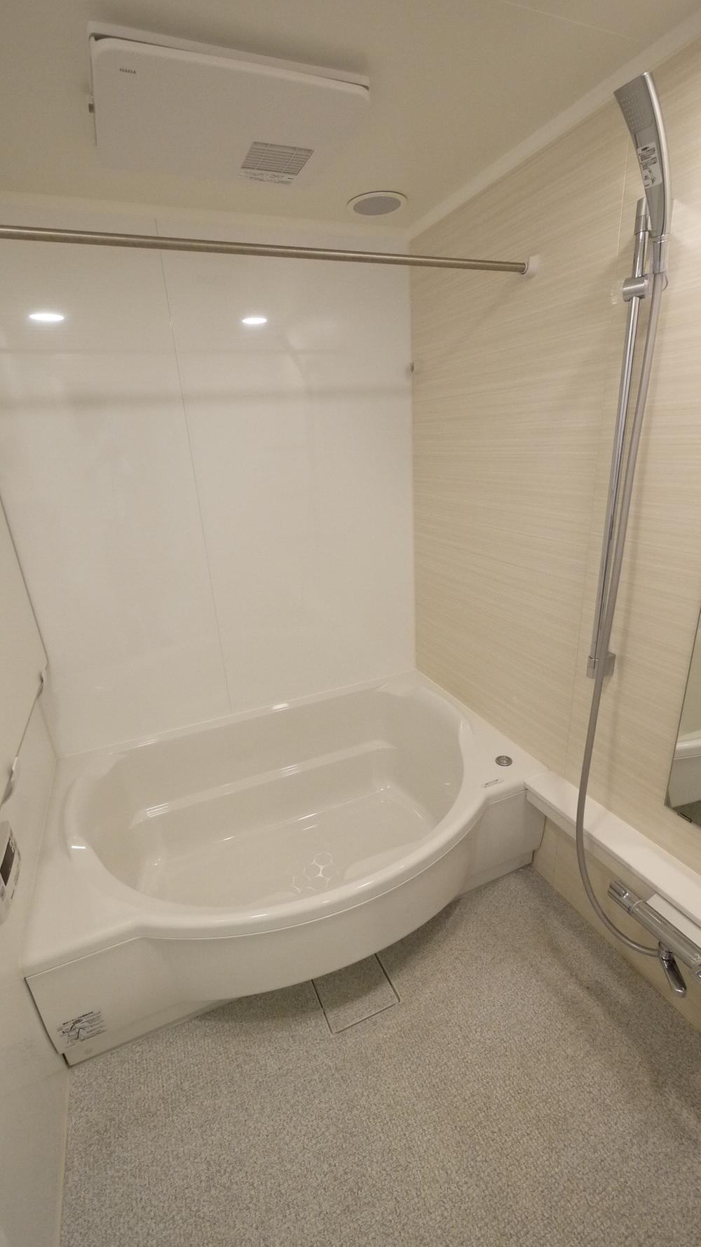 Bathroom. Also installed bathroom ventilation dryer to Otobasu with additional heating function ※ Indoor (September 2013) Shooting