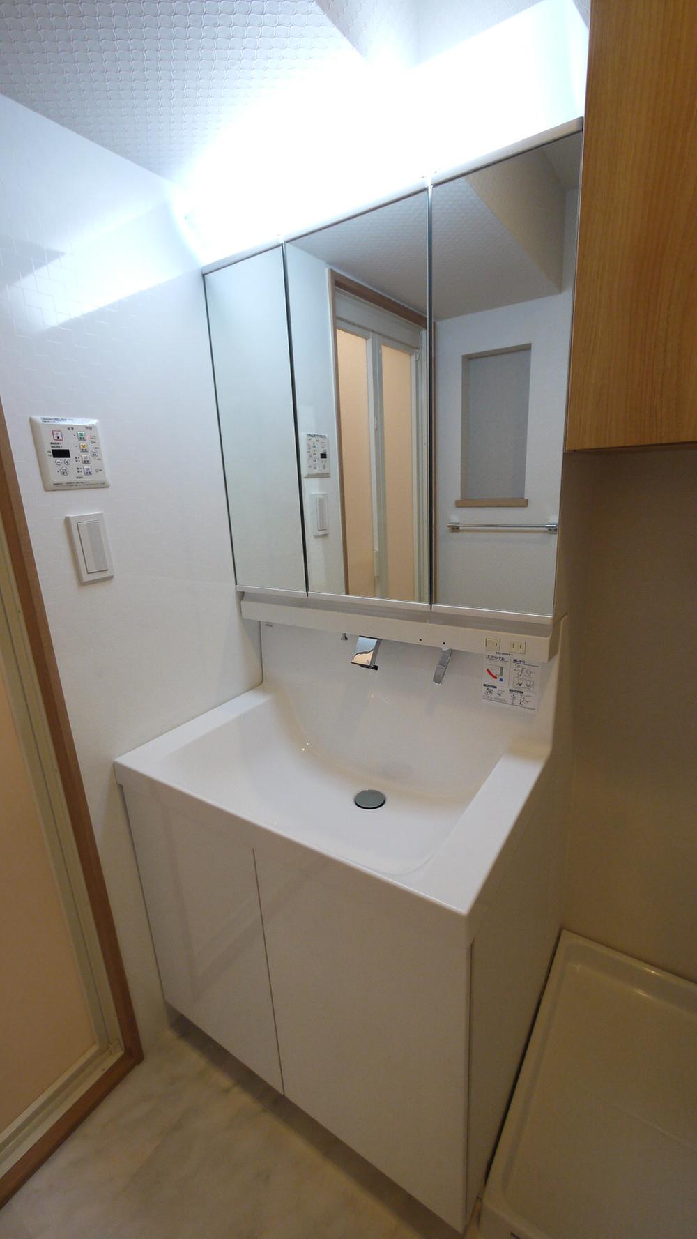 Wash basin, toilet. Convenient Vanity ※ Indoor (September 2013) Shooting