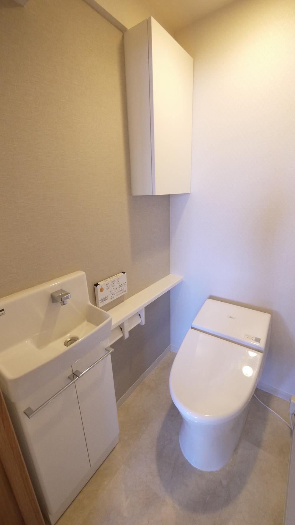 Toilet. With warm water washing heating toilet seat in the tankless toilet ※ Indoor (September 2013) Shooting
