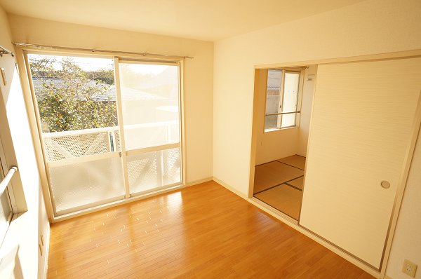 Living and room. Bright and airy rooms