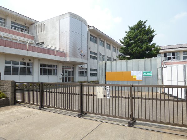 Primary school. Honjo until the elementary school (elementary school) 1300m