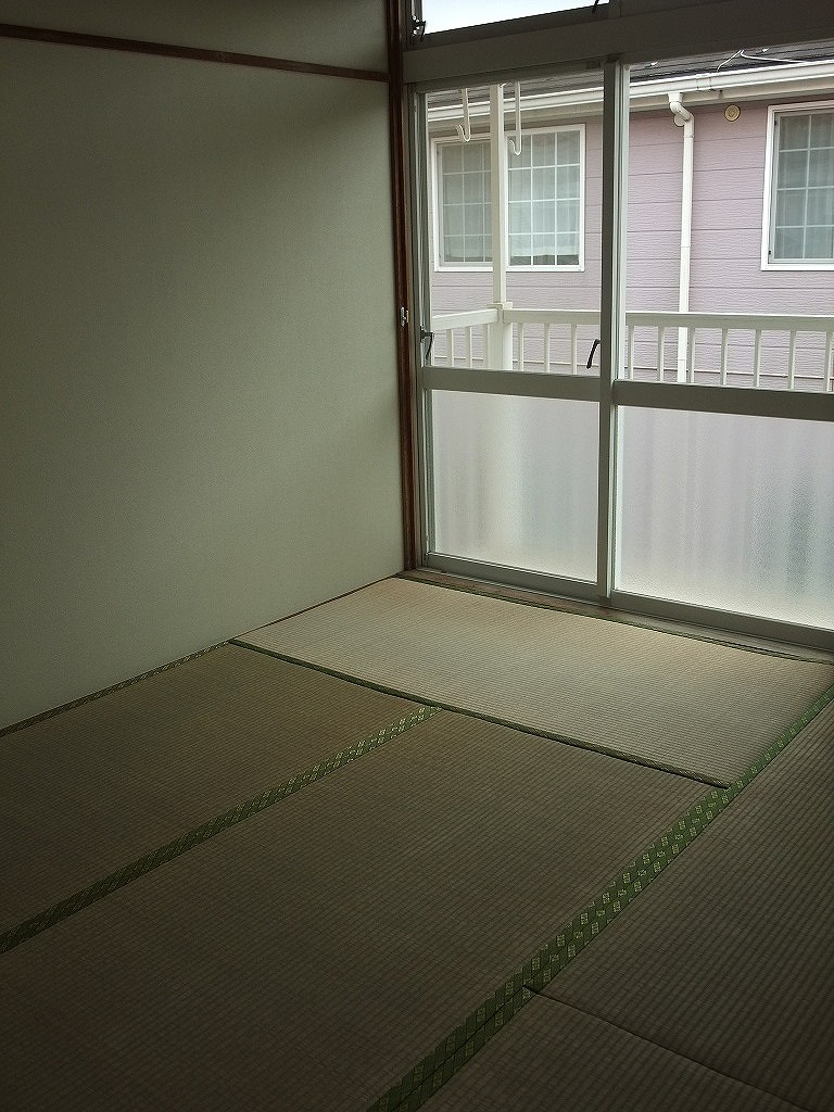 Living and room. Is a tatami room.