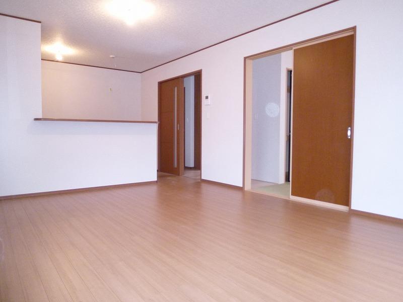 Same specifications photos (living).  ☆ Spacious 15 quires more ☆ (Photo example of construction)
